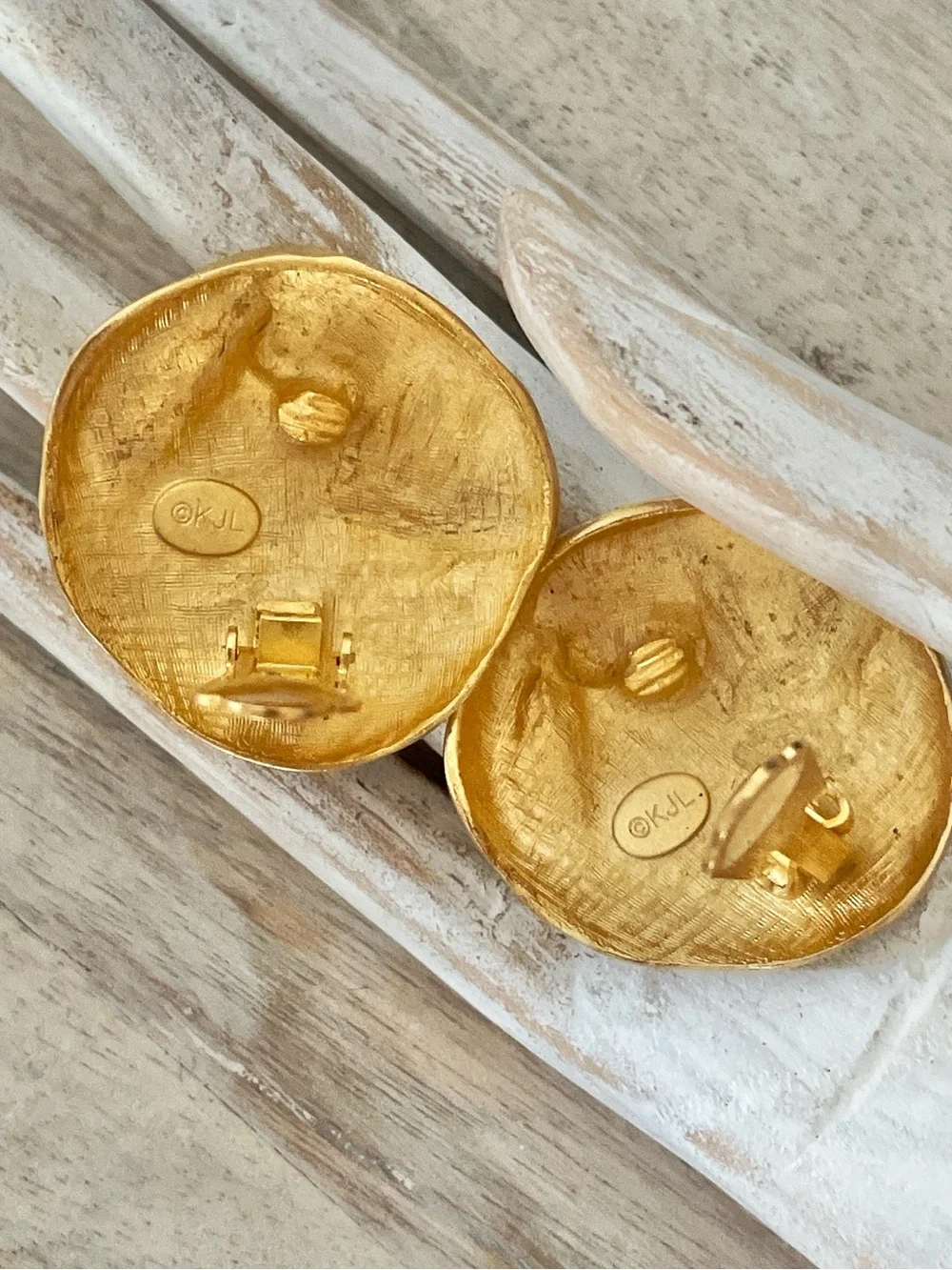 SOLD VTG KJL Kenneth Lane Matte Gold Modernist Style Rhinestone Clip Earrings - Picture 5 of 6